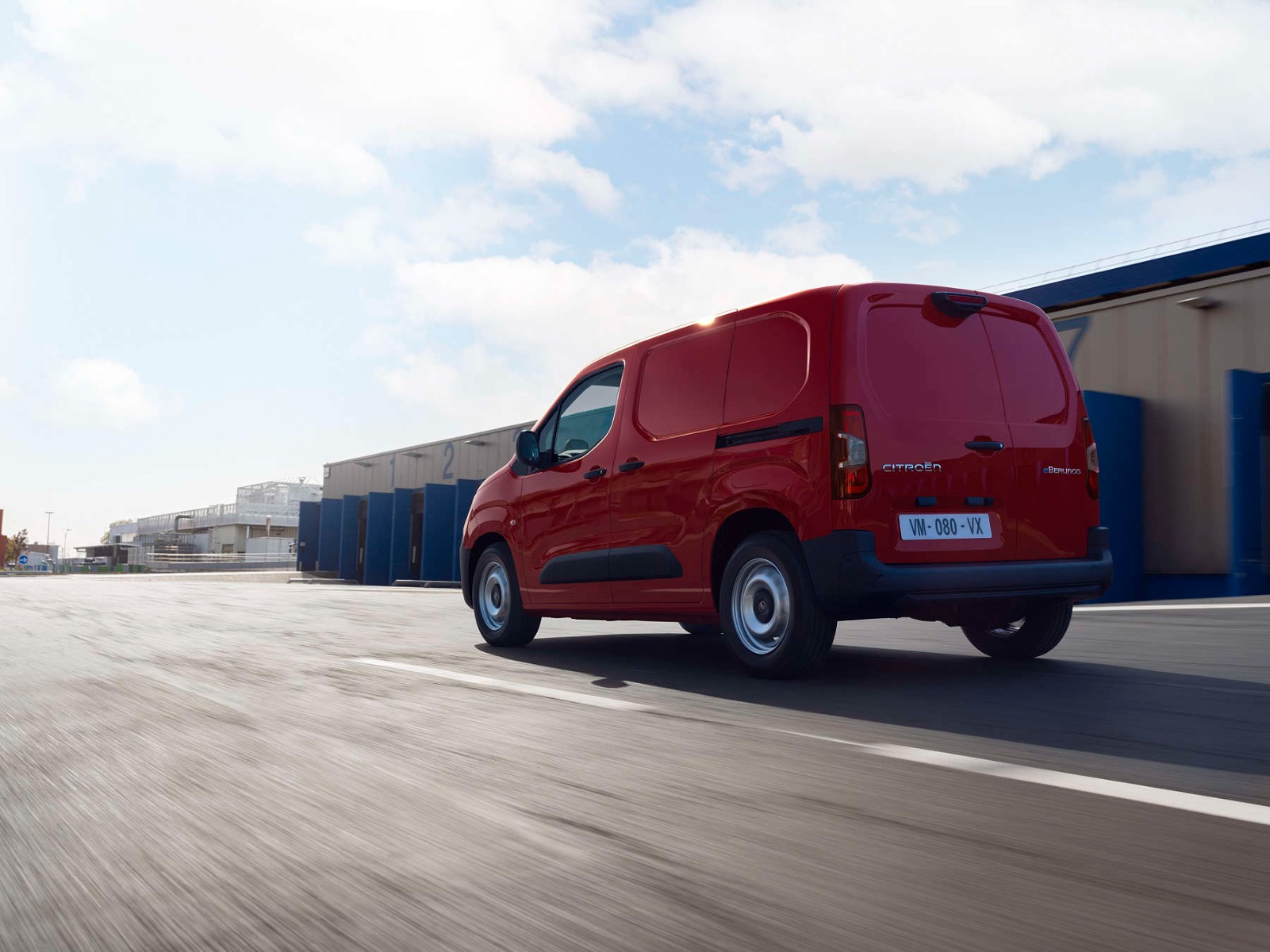 Новий CITROЁN Berlingo, вигляд ззаду з правого боку