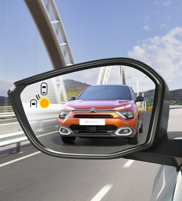 Індикатор в кутку зовнішнього дзеркала C4 попереджає про автомобіль у сліпій зоні