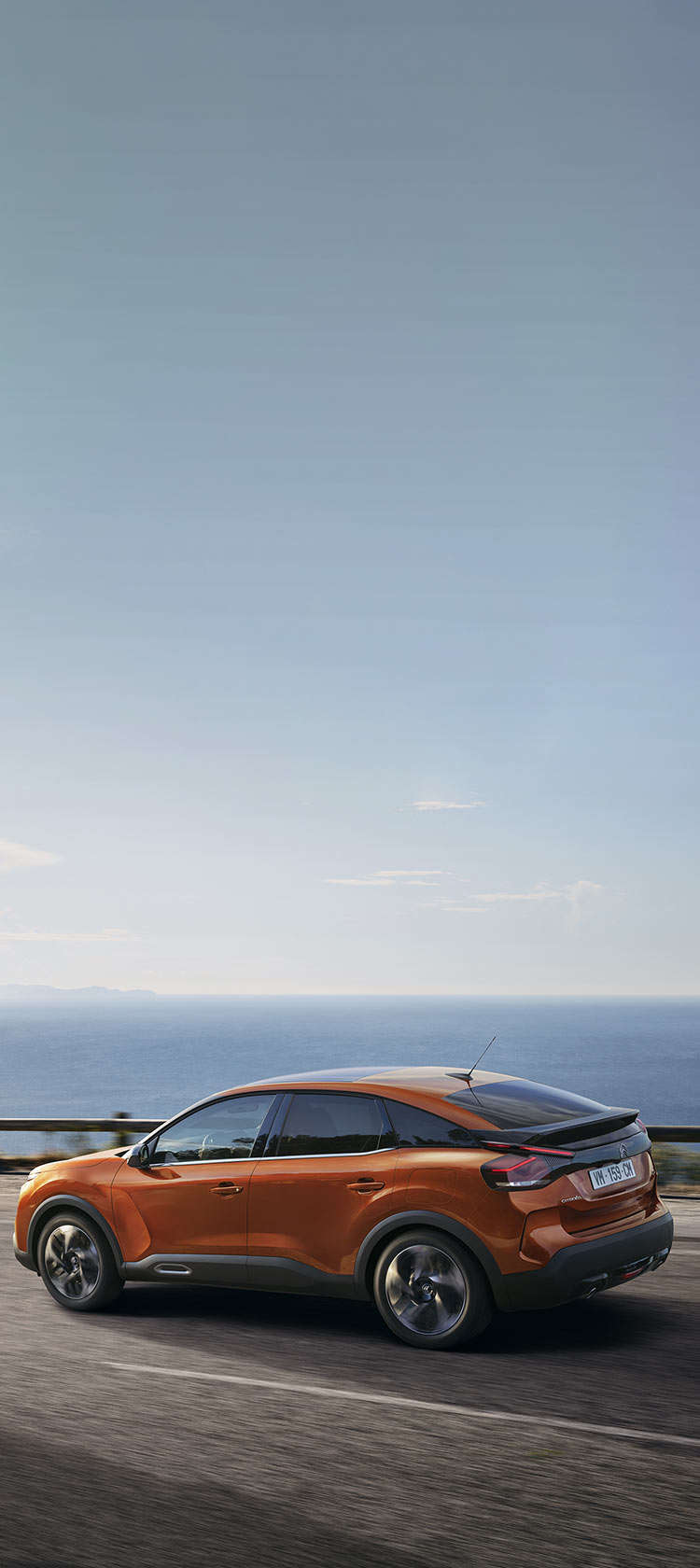 Citroen C4 й Citroen e-C4 на трасі, зовнішній вигляд