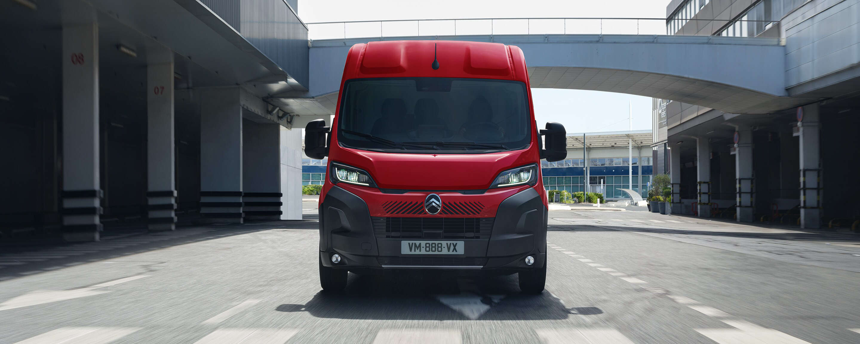 Новий фургон Citroën Jumper, вигляд спереду