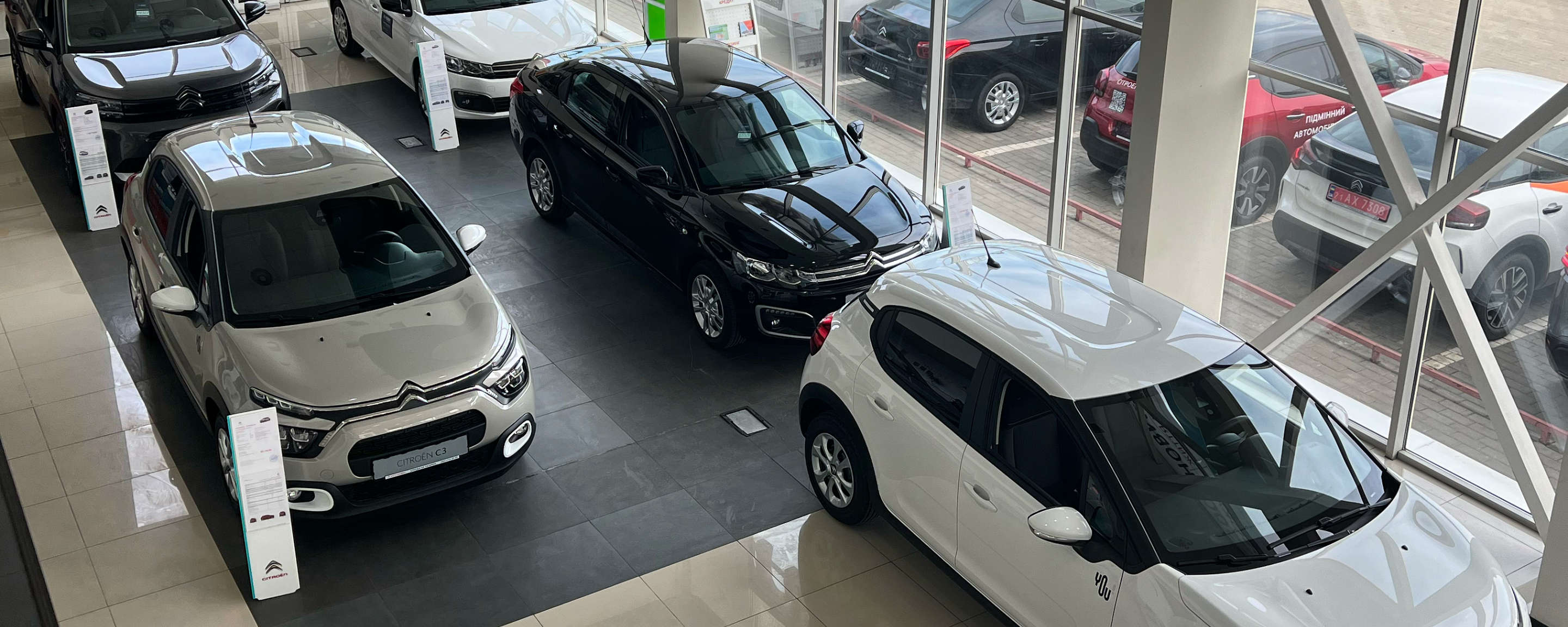 Виставкова зала в автосалоні Citroën Центр Харків «Сітроен на Гагаріна»